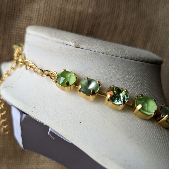 Green Peridot and Mint Crystal Necklace and Earrings in Matte Gold Plated - Picture 3 of 7